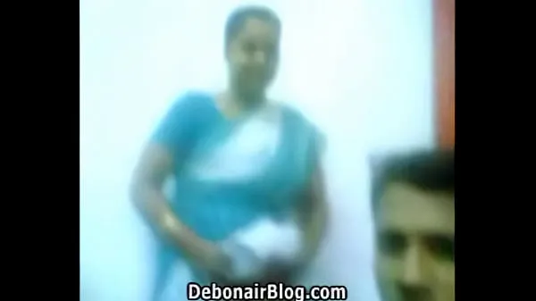 أفلام جديدة Aunty lifting her saree up جديدة