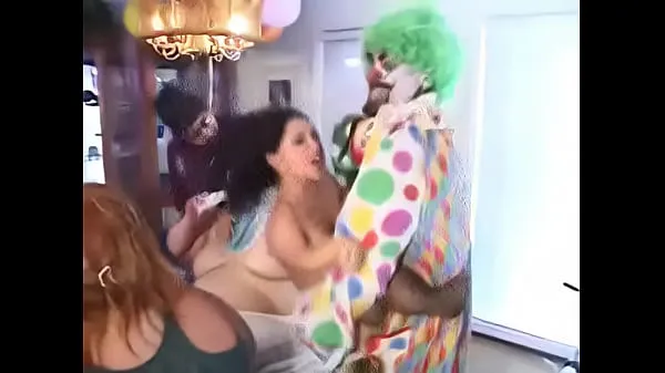 Películas frescas El payaso, el enano y el gran b. - Más videos nuevas