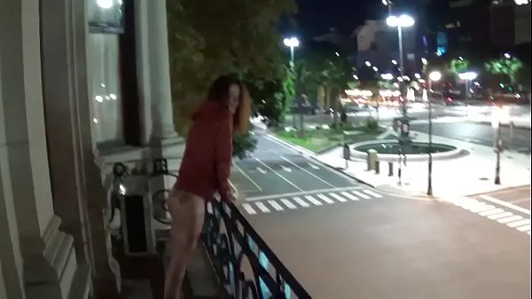 Fräscha Outdoor public pissing from a balcony in America nya filmer