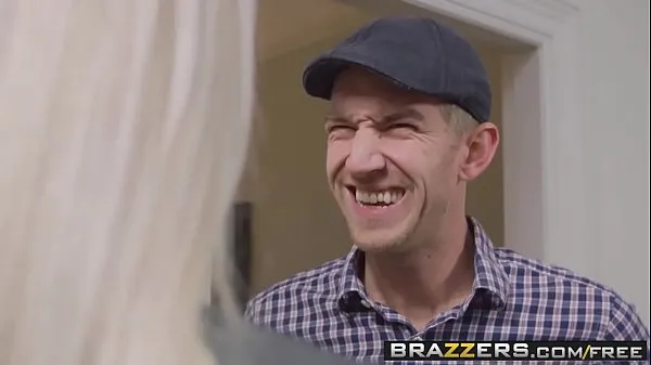 Свежие Brazzers - Brazzers Exxtra - сцена куклы-помощника с Алисией Амирой и Дэнни Ди в главных роляхновые фильмы