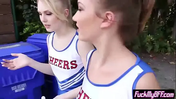 新鲜Petite cheerleader teens fucked by a coachs big dick新电影