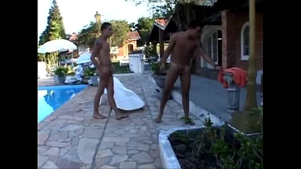 Yeni Filmler Sweet latino studs wrecking each other sweet ass by the pool Taze mi