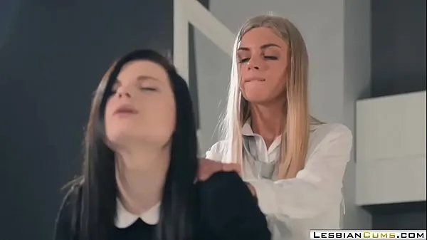 أفلام جديدة Glamour Lesbian Toe Ring Fucking جديدة