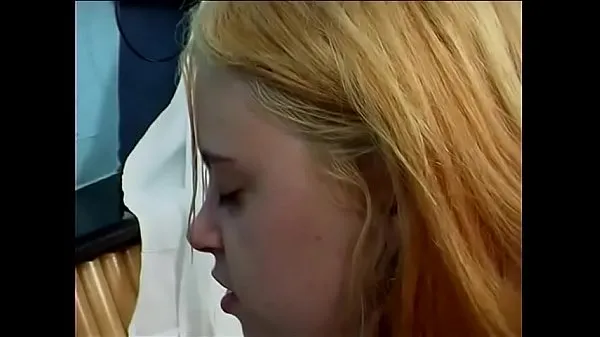 Películas frescas Joven latina rubia de coño peludo monta una polla en el tubo caliente nuevas