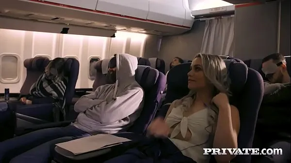 Novos Mia Malkova estreia na Private levando um pau duro em um avião novos filmes