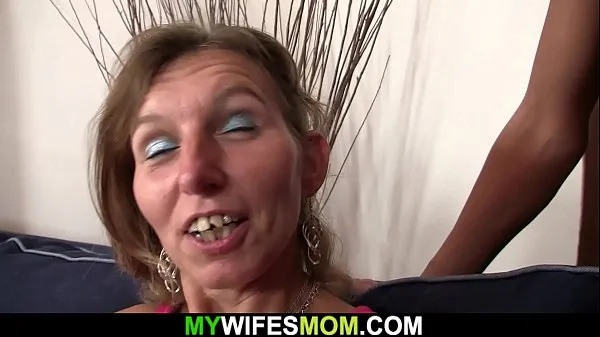 Ferske Tanned old mom spreads legs for his hubby nye filmer