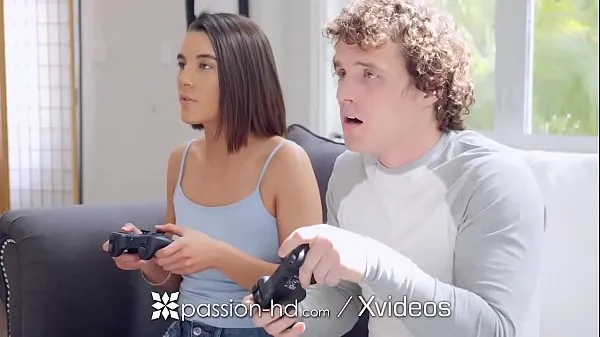 Sveži PASSION-HD Step Sister Fucks Big Dick!Video Game Bonding novi filmi