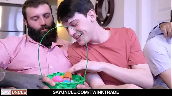 تازہ Shy Stepsons Edward Terrant and Jake Nobello Enjoy Their Stepdads Easter Eggs نئی فلمیں