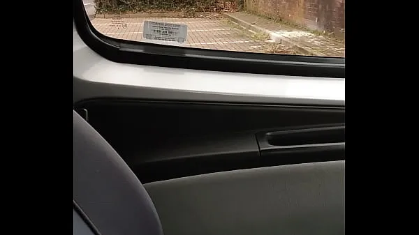 Frisse Wife and fuck buddy in back of car in public carpark - fb1 nieuwe films