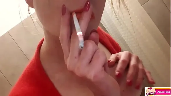 Φρέσκες Big Tits MILF make Red Lips and Smoking and Play with Tits next Oiled Boobs νέες ταινίες