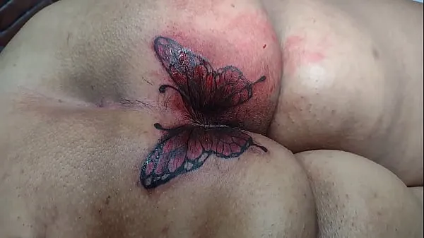 Películas frescas MARY BUTTERFLY rehaciendo su tatuaje en el culo, el esposo ALEXANDRE como siempre filmó todo para mostrarles a ustedes a ver y masturbarse nuevas