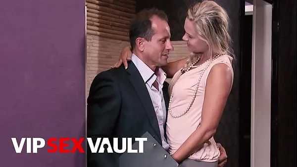 تازہ VIP SEX VAULT - (George Uhl, Barra Brass) - Beautiful European Babe Hard Banged By A Real Estate Agent نئی فلمیں