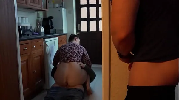 Novos Esposa de bunda grande é espancada pelo amante enquanto marido corno assiste e se masturba novos filmes