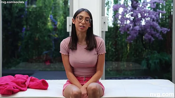 Film freschi La nerd gamer girl è una MACCHINA PER L'ORGASMO nuovi