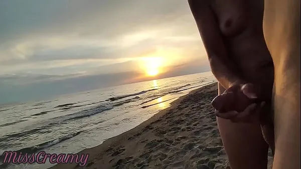 Frische Französische MILF bläst Amateur am FKK-Strand öffentlich für Fremde mit Cumshot 02 - MissCreamy neue Filme