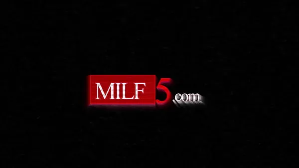 تازہ Clueless Stepson Elias Enters MILF Daisy's Desperate Retribution Plans | MILF5 نئی فلمیں